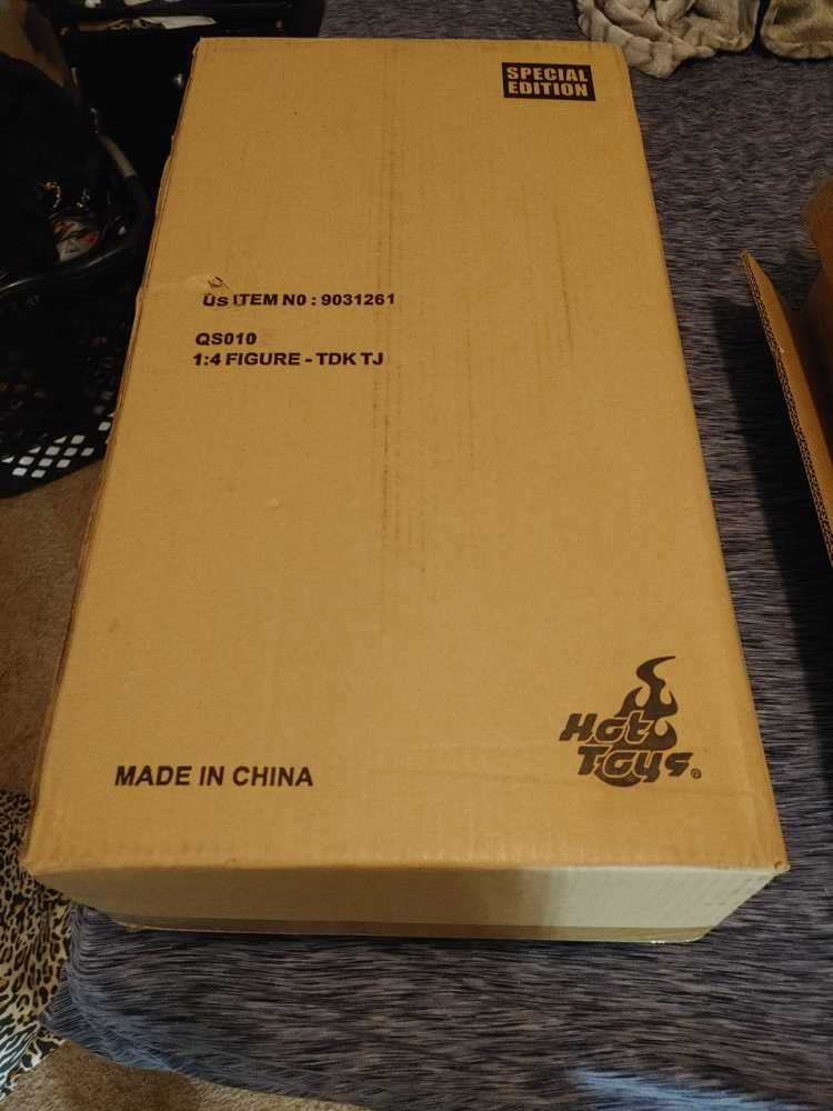 Joker Deluxe QS010 1:4 Scale  - Hot Toys (Action/Adventure) action figure collectible - Main Image 2