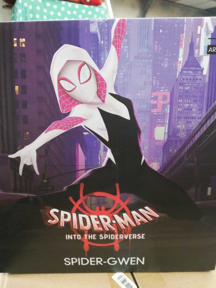 Iron Studios (Spiderman Into The Spider-Verse Spider-Gwen)   action figure collectible [Barcode 606529900045] - Main Image 2