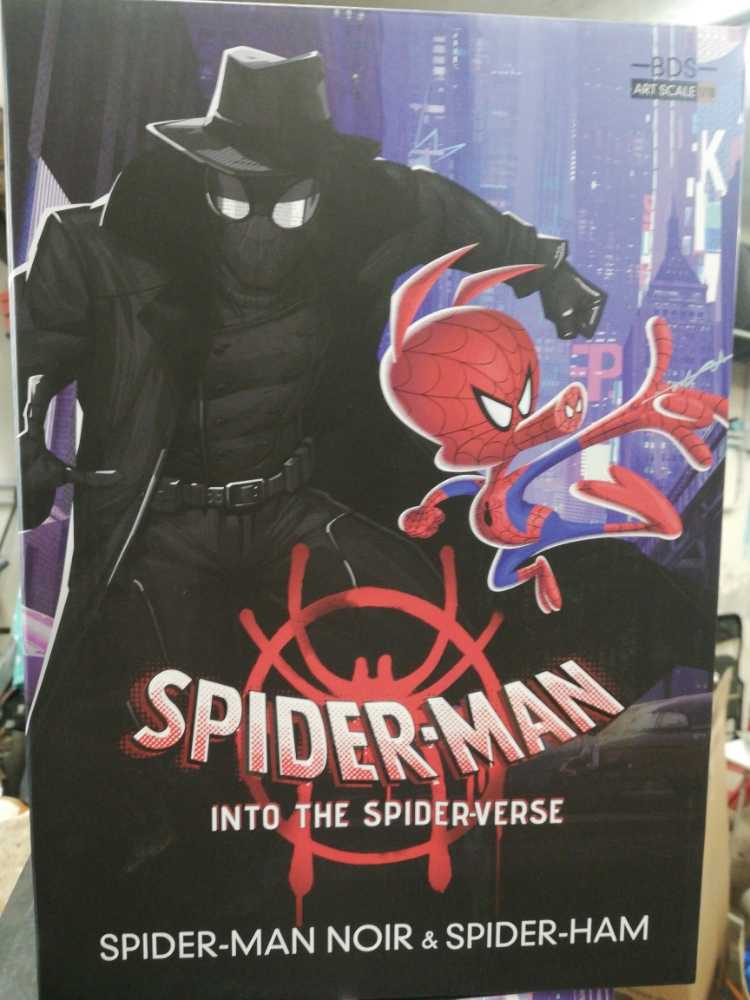 Iron Studios (Spiderman Into The Spider-Verse Spiderman Noir & Spider-Ham)   action figure collectible [Barcode 606529900052] - Main Image 2