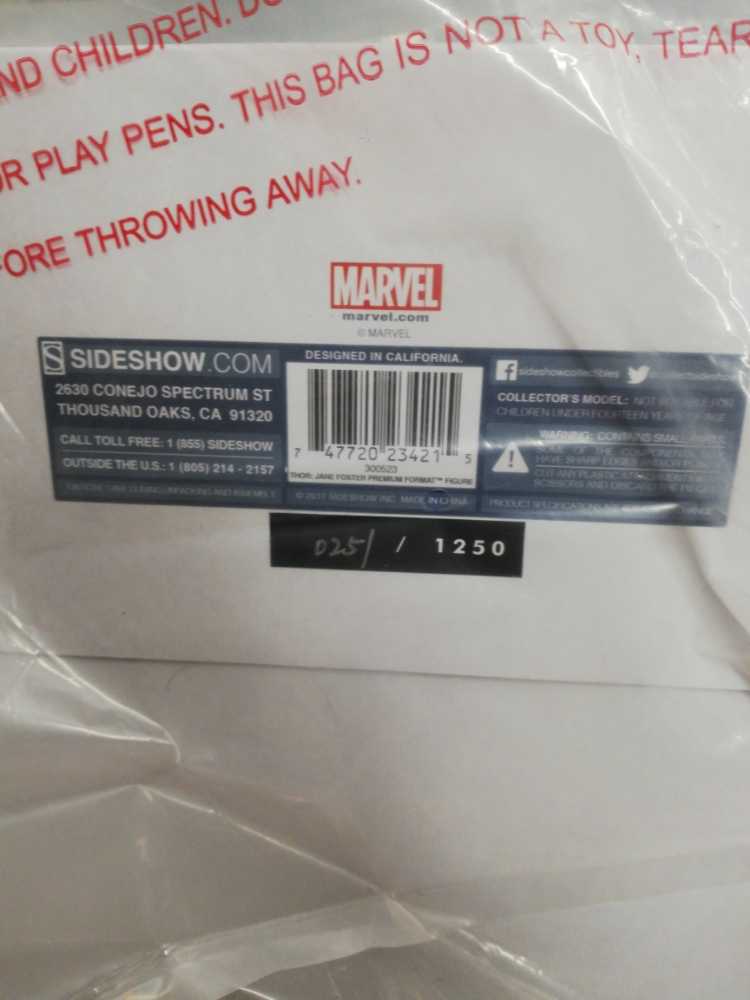 Sideshow Premium Format (Thor Jane Foster)   action figure collectible [Barcode 747720234215] - Main Image 2