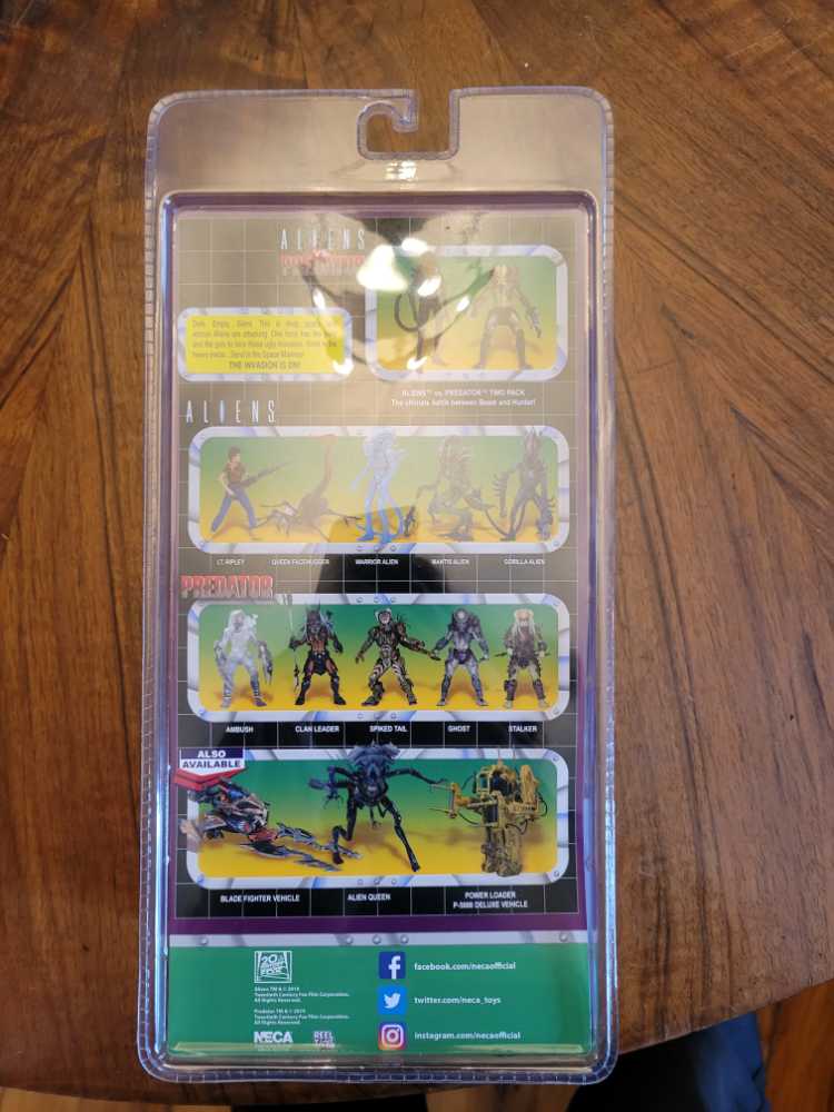 Xenomorph Alien Warrior (Purple) - NECA, Inc. (Aliens) action figure collectible [Barcode 634482516850] - Main Image 2