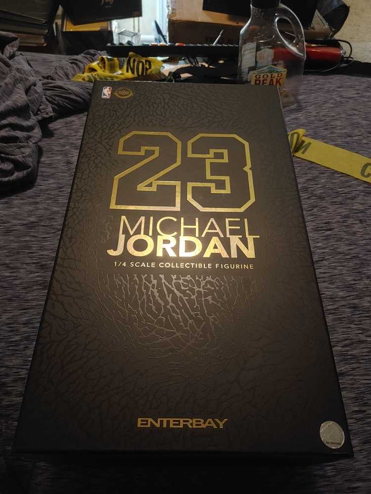 Michael Jordan 1:4 Scale  - Enterbay (Documentary) action figure collectible - Main Image 2