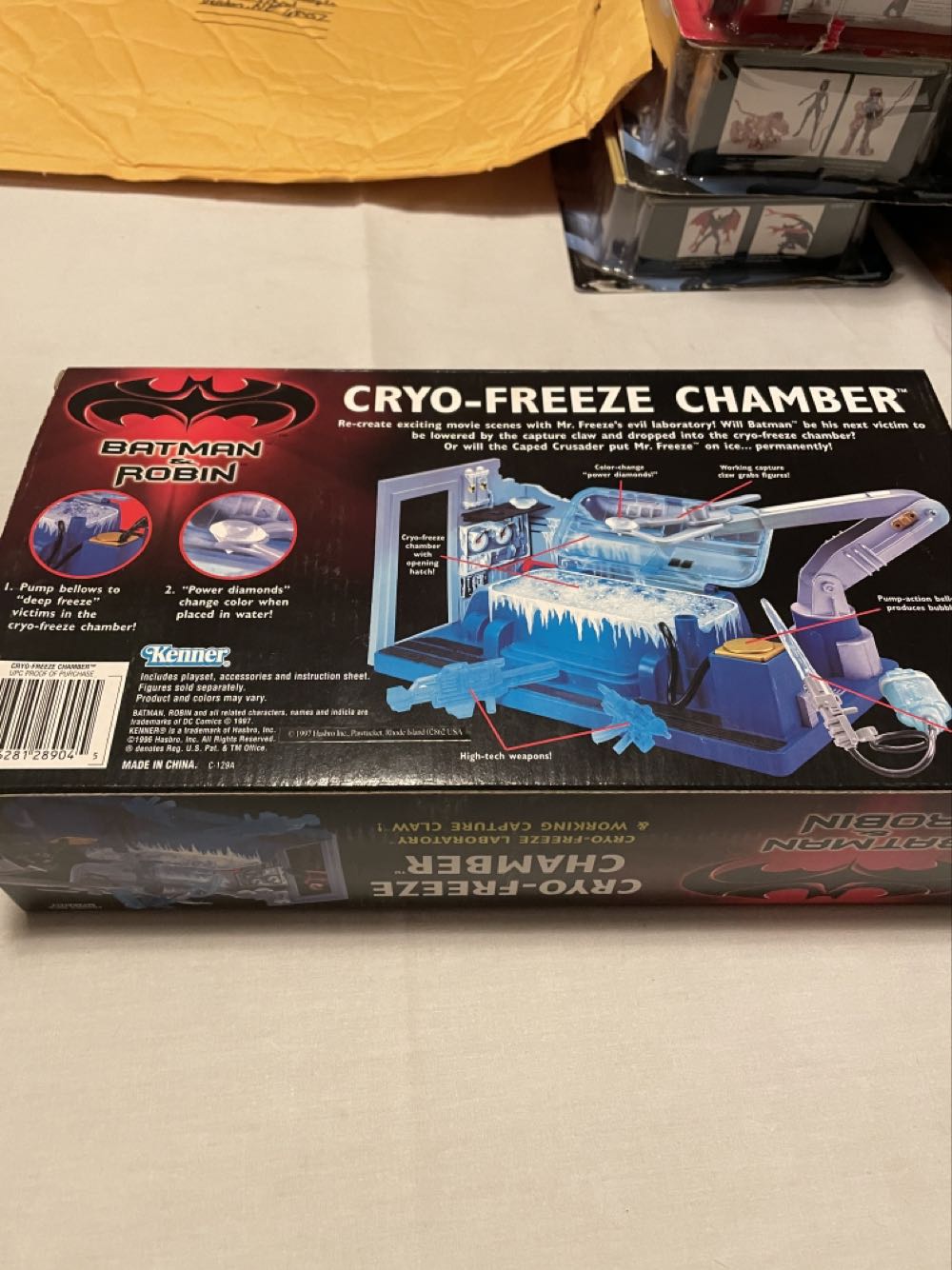 Batman & Robin Chamber Set - Hasbro Inc action figure collectible [Barcode 076281289045] - Main Image 2