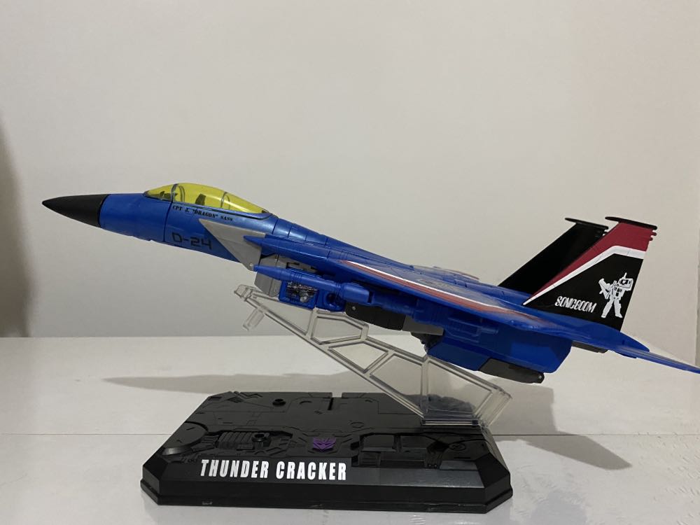 MP-11T Thundercracker - Hasbro (Masterpiece Transformers) action figure collectible - Main Image 4