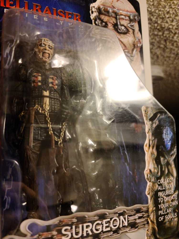 Surgeon - Neca (Hellraiser) action figure collectible [Barcode 4272433707740] - Main Image 3