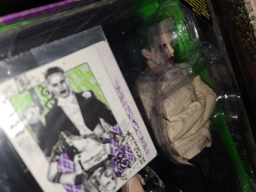 Hot Toys Suicide Squad Prison Joker - Hot Toys (Comic Book) action figure collectible - Main Image 2