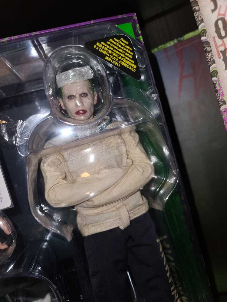 Hot Toys Suicide Squad Prison Joker - Hot Toys (Comic Book) action figure collectible - Main Image 3