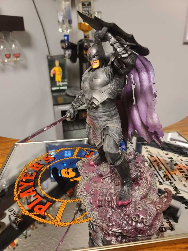 Diamond Select Knight Batman - Diamond Select (Comic Book) action figure collectible - Main Image 2