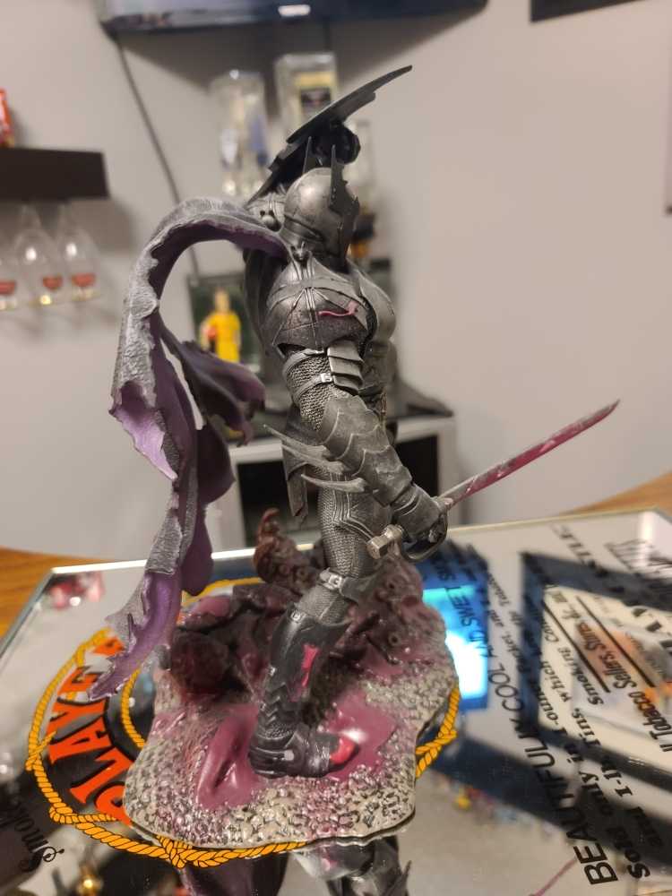 Diamond Select Knight Batman - Diamond Select (Comic Book) action figure collectible - Main Image 4