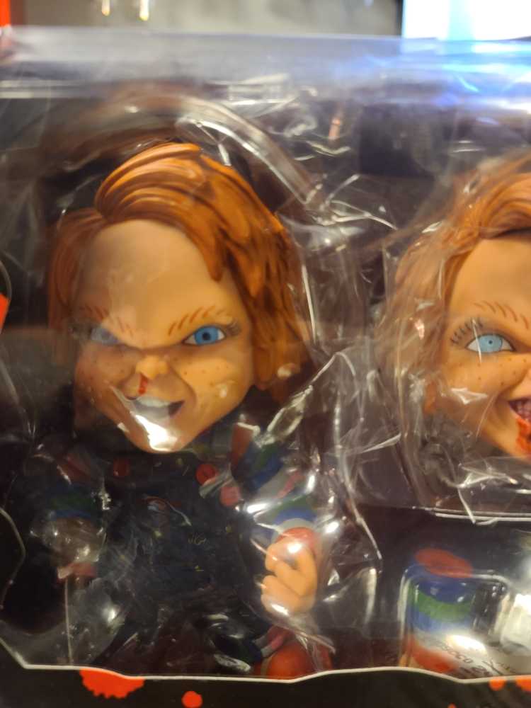 Chucky (Deluxe Edition) - Mezco Toyz (Chucky) action figure collectible [Barcode 696198781038] - Main Image 3