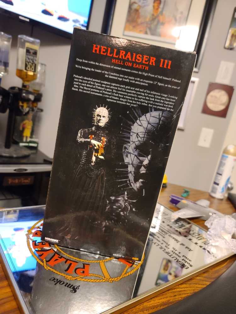 Mezco 12 Inch Hellraiser 3 Pinhead Bloody - Mezco Toyz (Horror) action figure collectible [Barcode 696198905113] - Main Image 3