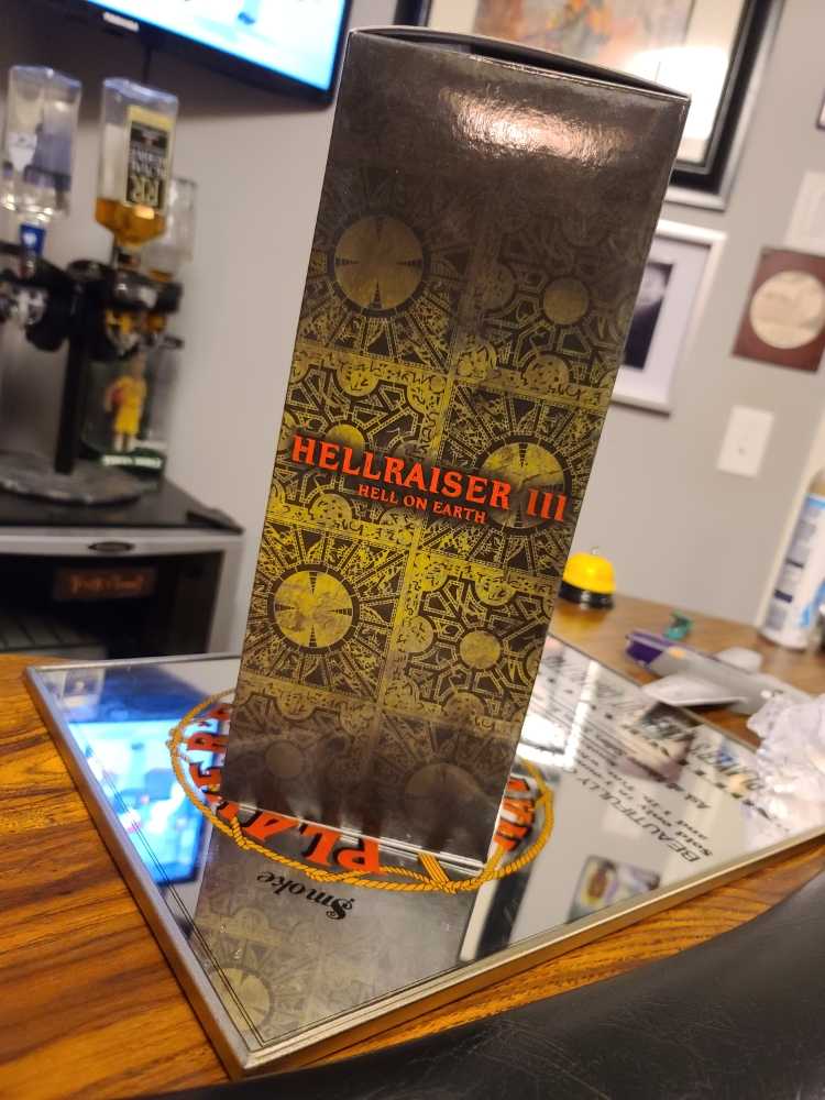 Mezco 12 Inch Hellraiser 3 Pinhead Bloody - Mezco Toyz (Horror) action figure collectible [Barcode 696198905113] - Main Image 4