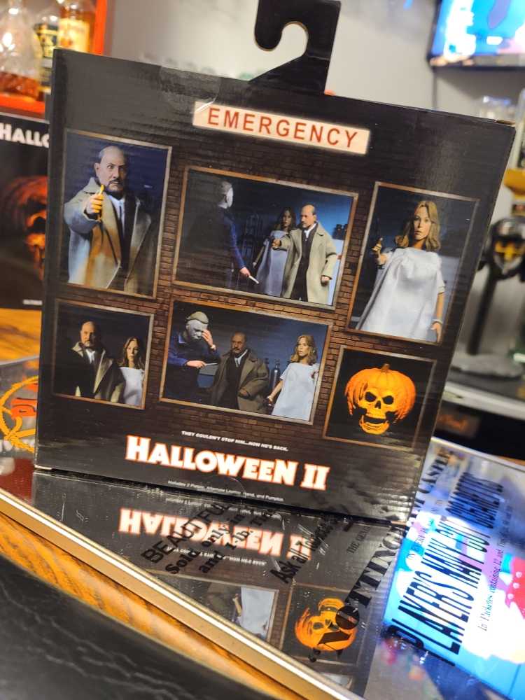 Neca Retro Cloth Halloween 2 Laurie & Loomis - Neca (Horror) action figure collectible [Barcode 7260646707340] - Main Image 2