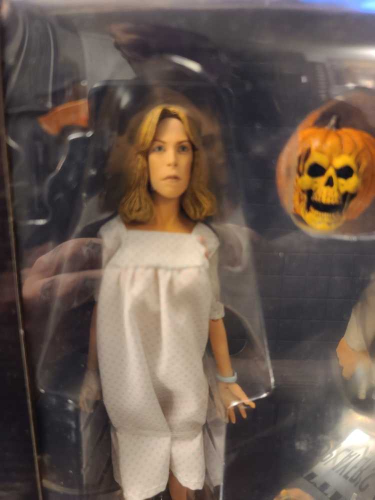Neca Retro Cloth Halloween 2 Laurie & Loomis - Neca (Horror) action figure collectible [Barcode 7260646707340] - Main Image 4