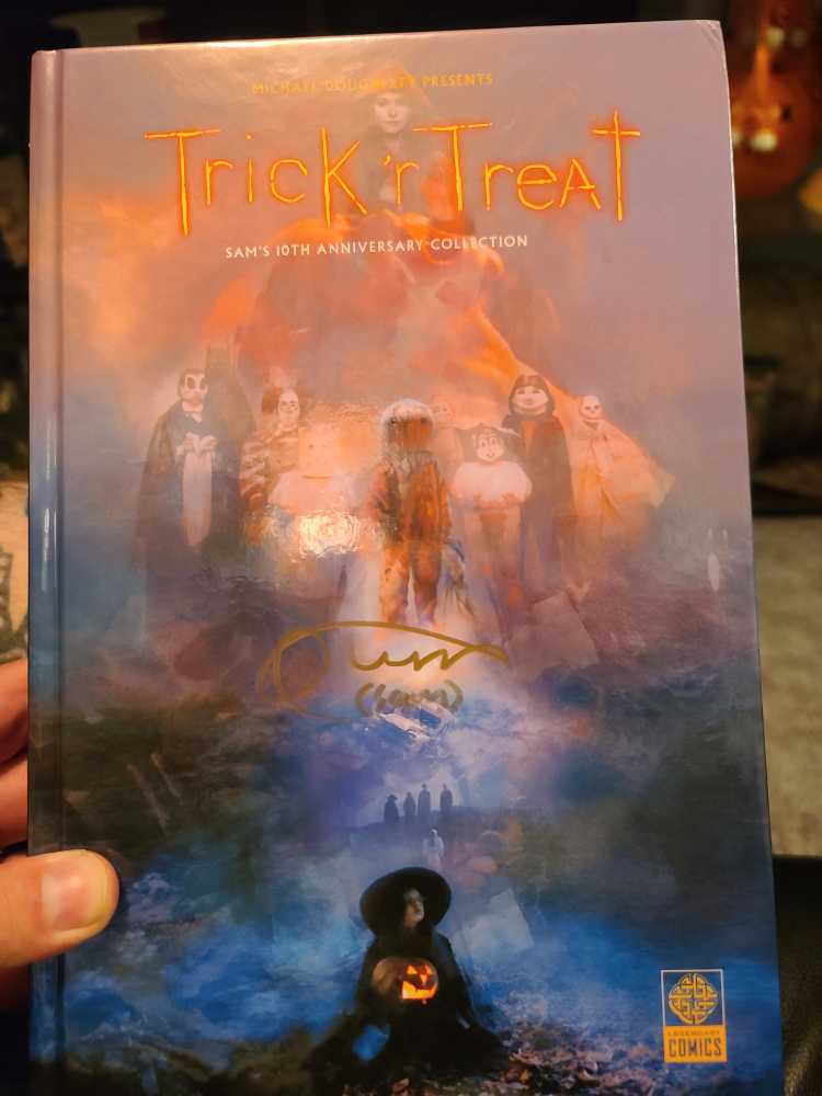 Trick Or Treat 10th Anniversary Collection Signed - Legendary Comics (Comic Book) action figure collectible [Barcode 8782061160436] - Main Image 3