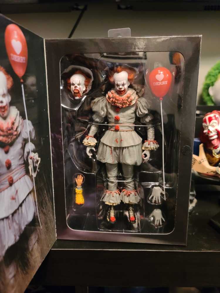 IT: Pennywise (I Heart Derry) - Neca (IT) action figure collectible [Barcode 5643427454664] - Main Image 2