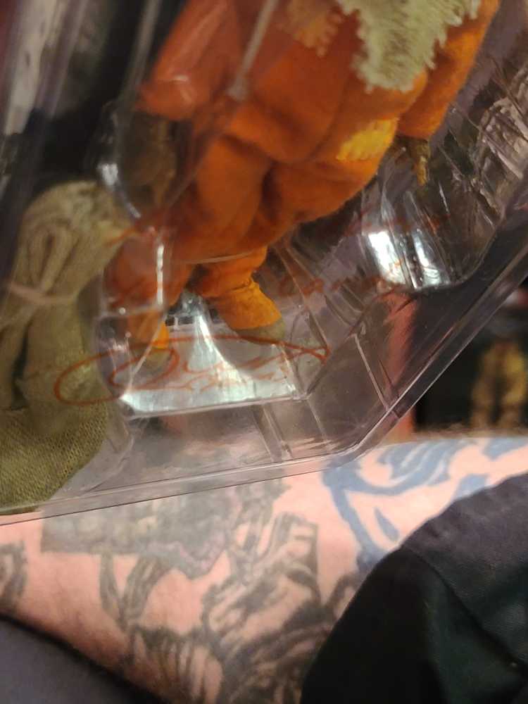 Neca Retro Cloth Trick-r-Treat Sam Signed - Neca (Horror) action figure collectible - Main Image 3