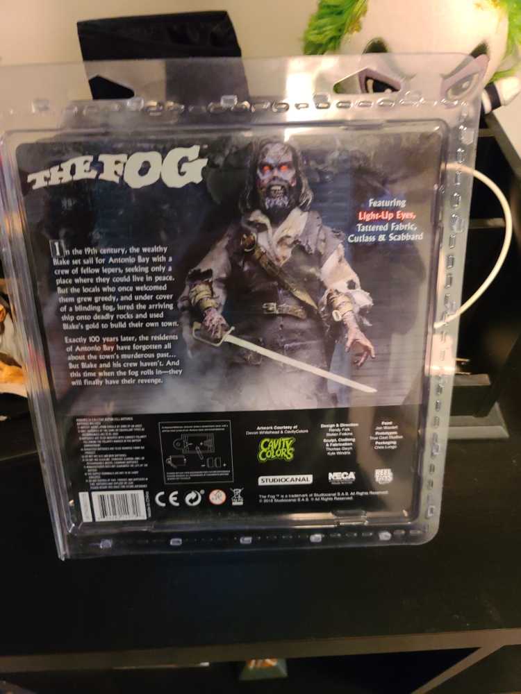 Captain Blake Retro Clothed - Neca (The Fog) action figure collectible [Barcode 634482149720] - Main Image 2