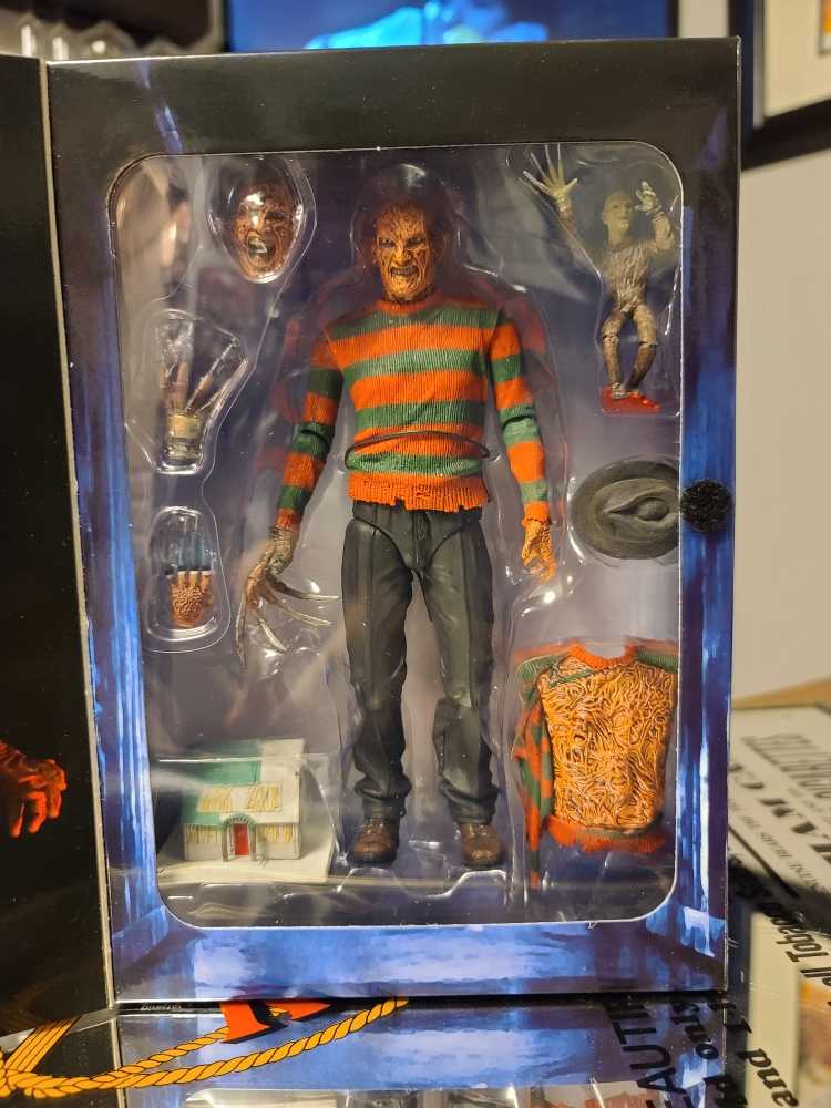 Neca Ultimate NOES Pt.3 Freddy Krueger  - Neca (Horror) action figure collectible [Barcode 2428823807350] - Main Image 3