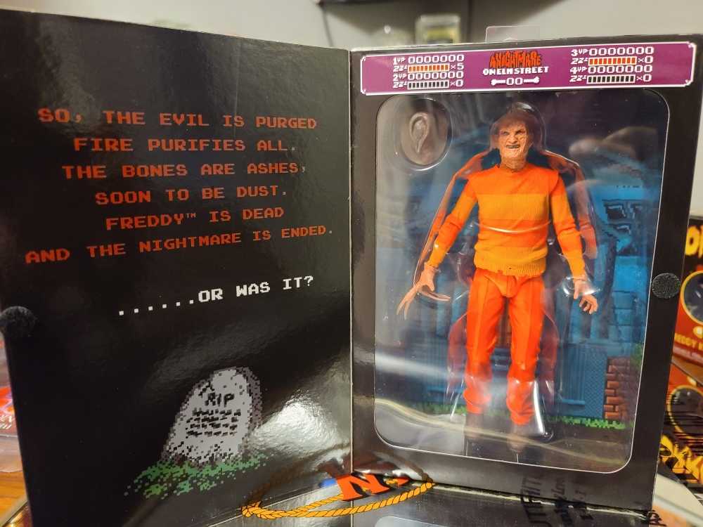 Neca Ultimate Nes Freddy Kreuger  - Neca (Horror) action figure collectible [Barcode 5643427397565] - Main Image 3