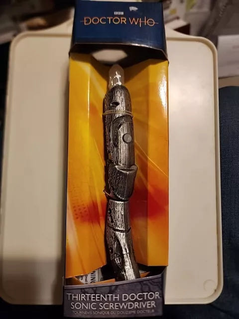 Doctor Who The Thirteenth Doctor (With Coat) - Se7en20 (Doctor Who) action figure collectible [Barcode 842906122307] - Main Image 2