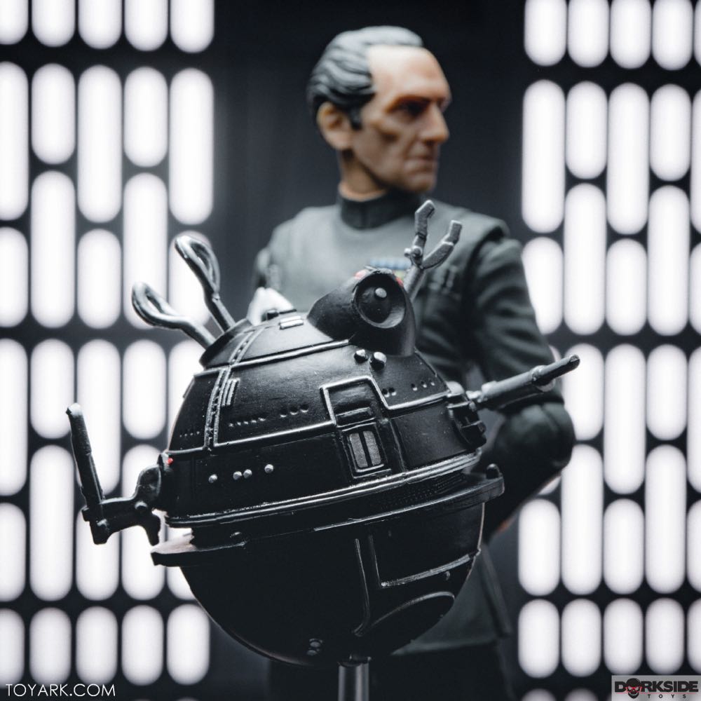 ANH: Grand Moff Tarkin - Hasbro (Star Wars) action figure collectible - Main Image 3