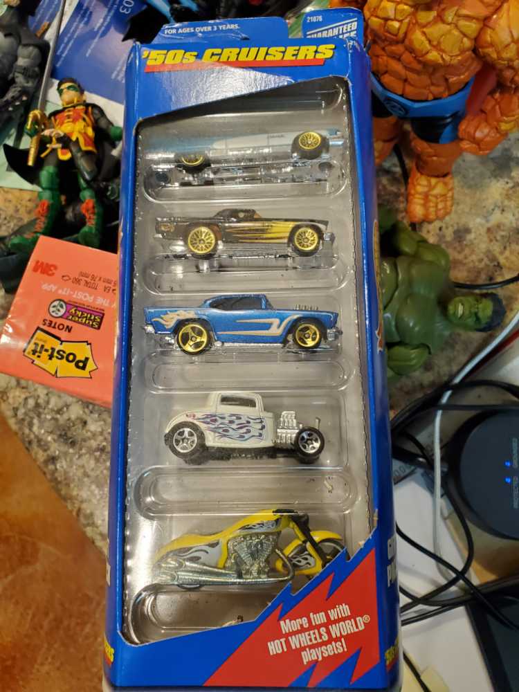 Hot Wheels 5P 50s Cruisers  action figure collectible [Barcode 074299018060] - Main Image 2