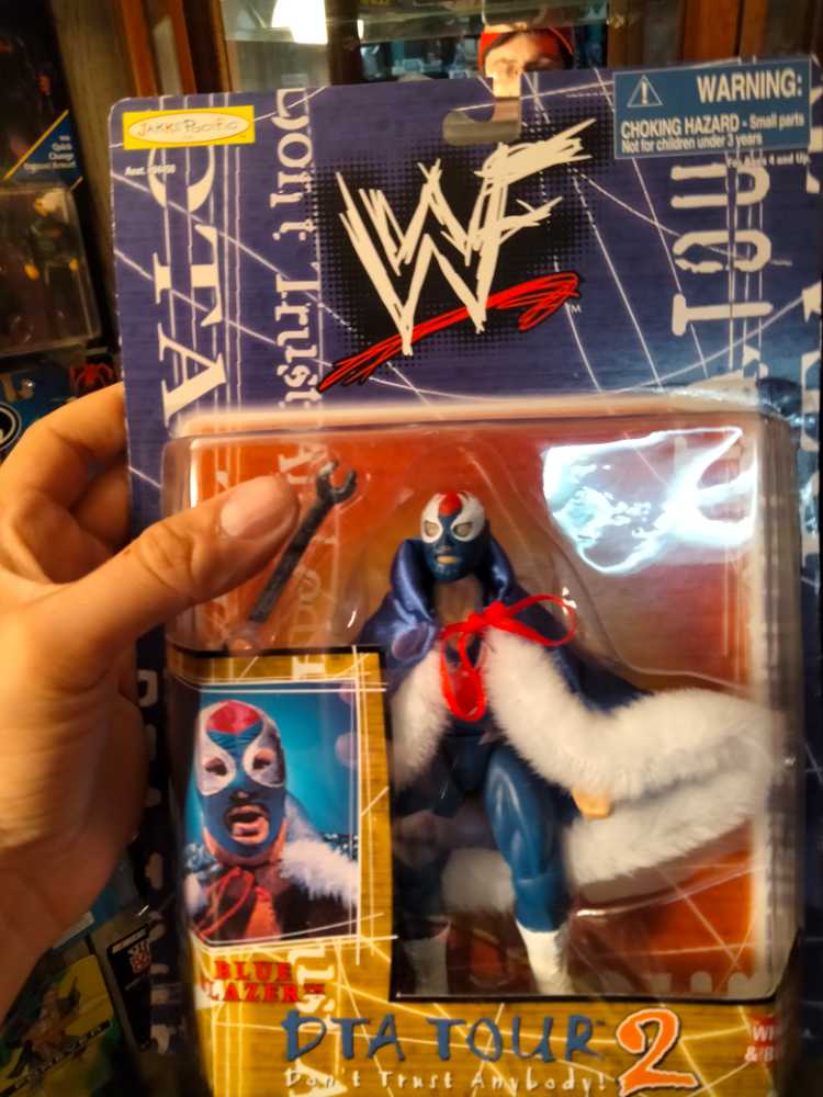 Owen Hart (Blue Blazer) - Jakks Pacific (WWF Jakks Pacific BCA DTA Tour Series 2) action figure collectible [Barcode 039897844527] - Main Image 3