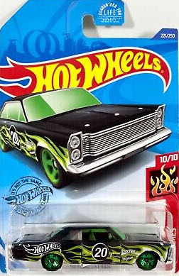 DC Artist Alley Catwoman (Sho Murase) Iridescent Variant 