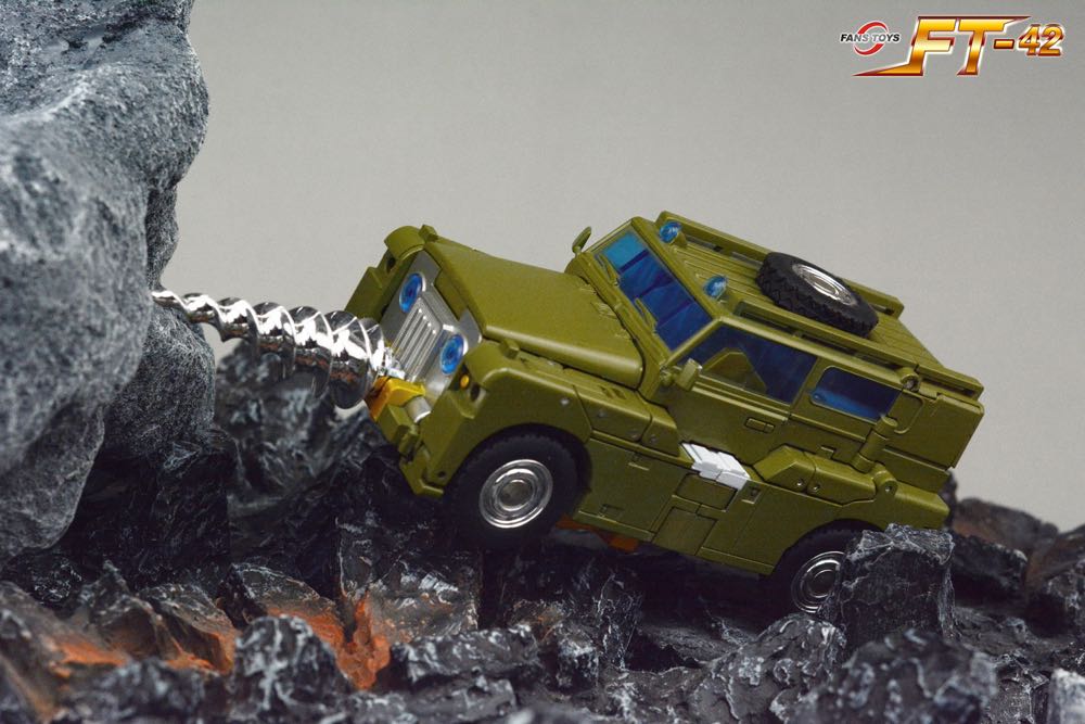 Brawn - Fans Toys (Transformers) action figure collectible - Main Image 2