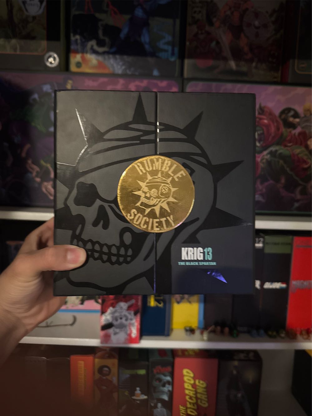 Mezco One:12 Collective Rumble Society: Krig 13 [The Black Spartan] - Mezco (Mezco (Rumble Society)) action figure collectible [Barcode 696198120035] - Main Image 2