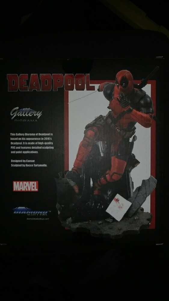 Marvel: Deadpool (Walmart Exclusive) - Diamond Select Toys (Diorama) action figure collectible [Barcode 699788841303] - Main Image 2