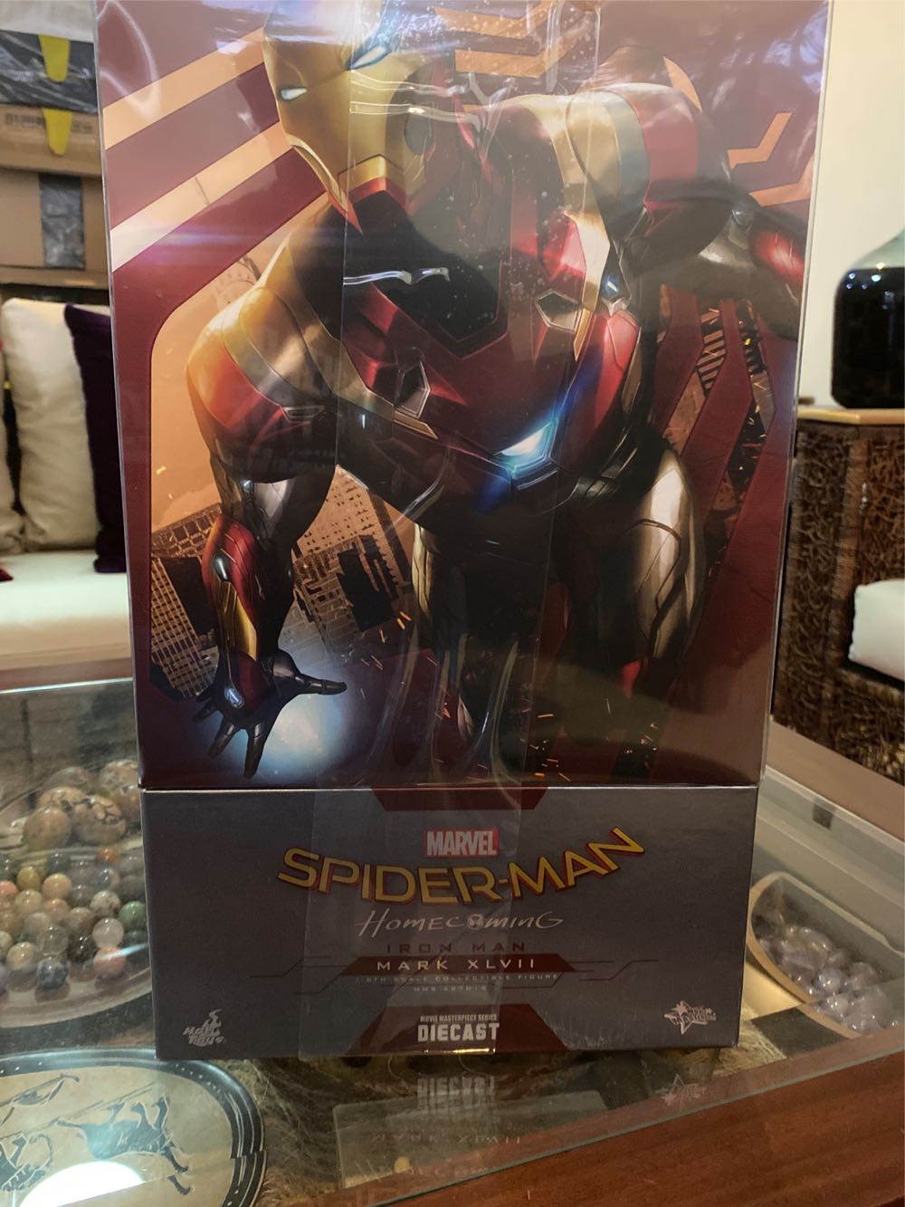 Mark XLVII Iron Man  - Hot Toys (Spider-Man Homecoming) action figure collectible [Barcode 4897011183763] - Main Image 2