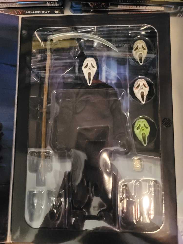 Ultimate Ghost Face Actuon Figure - Neca Reel Toys (Horror) action figure collectible [Barcode 03228685] - Main Image 3