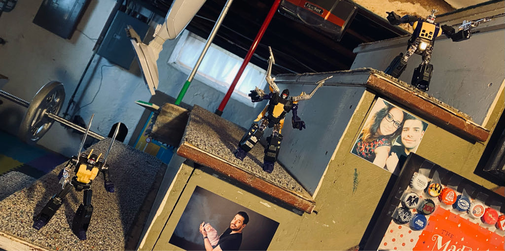 Bombshell - Mastermind Creations (Decepticon) action figure collectible - Main Image 2