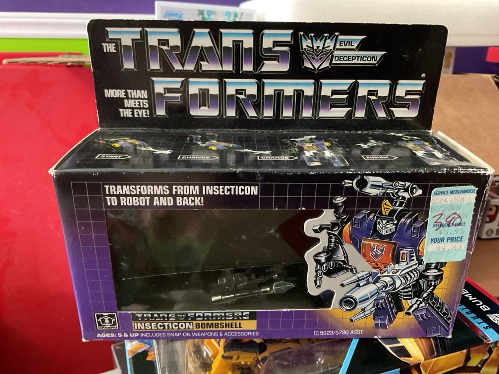 Bombshell Insecticon G1 - Hasbro (Transformers G1) action figure collectible [Barcode 038976059234] - Main Image 3