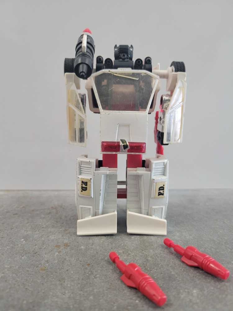 Red Alert 2nd Robot Mode - Hasbro (1985) action figure collectible - Main Image 3