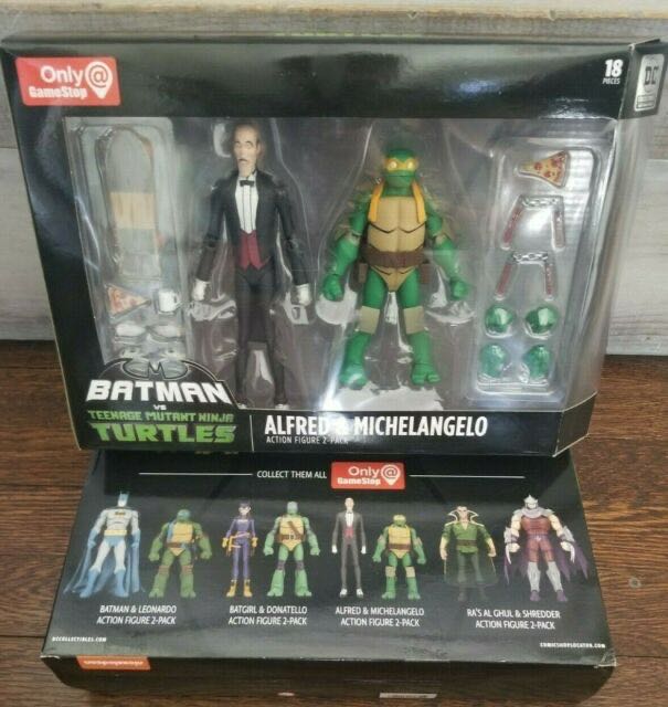 Batman vs. Teenage Mutant Ninja Turtles Gamestop: Alfred and Michelangelo - DC Collectibles (Batman vs. Teenage Mutant Ninja Turtles) action figure collectible - Main Image 3
