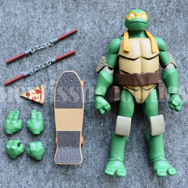Batman vs. Teenage Mutant Ninja Turtles Gamestop: Alfred and Michelangelo - DC Collectibles (Batman vs. Teenage Mutant Ninja Turtles) action figure collectible - Main Image 4