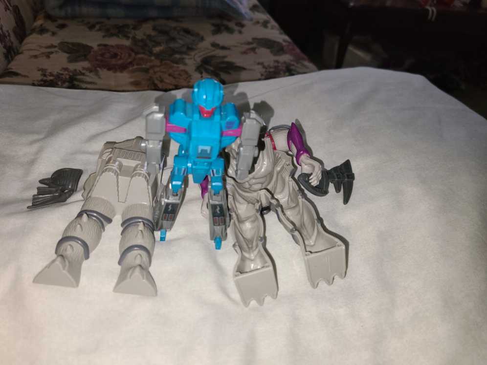 TF G1 Pretenders Bomburst  (Transformers Pretenders) action figure collectible - Main Image 4