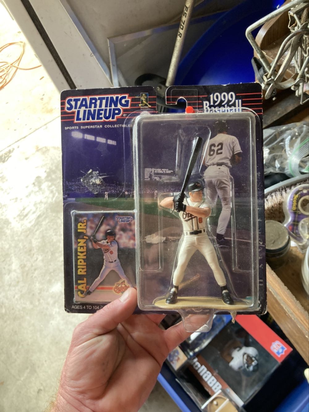 Cal Ripken Jr - STARTING LINEUP (Starting Lineup Baseball) action figure collectible [Barcode 076281719290] - Main Image 3