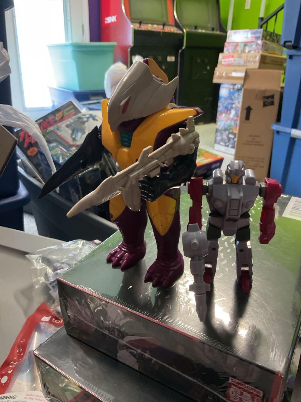 Transformers G1 Finback Pretender - Hasbro action figure collectible - Main Image 2