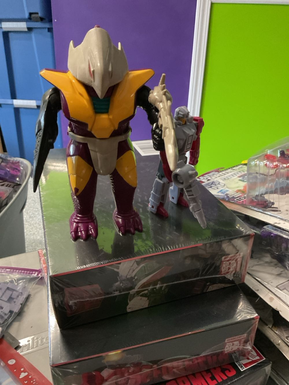 Transformers G1 Finback Pretender - Hasbro action figure collectible - Main Image 4