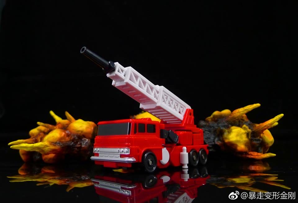 PPT-02 Fire Engine - Papa Toys (G1) action figure collectible - Main Image 2