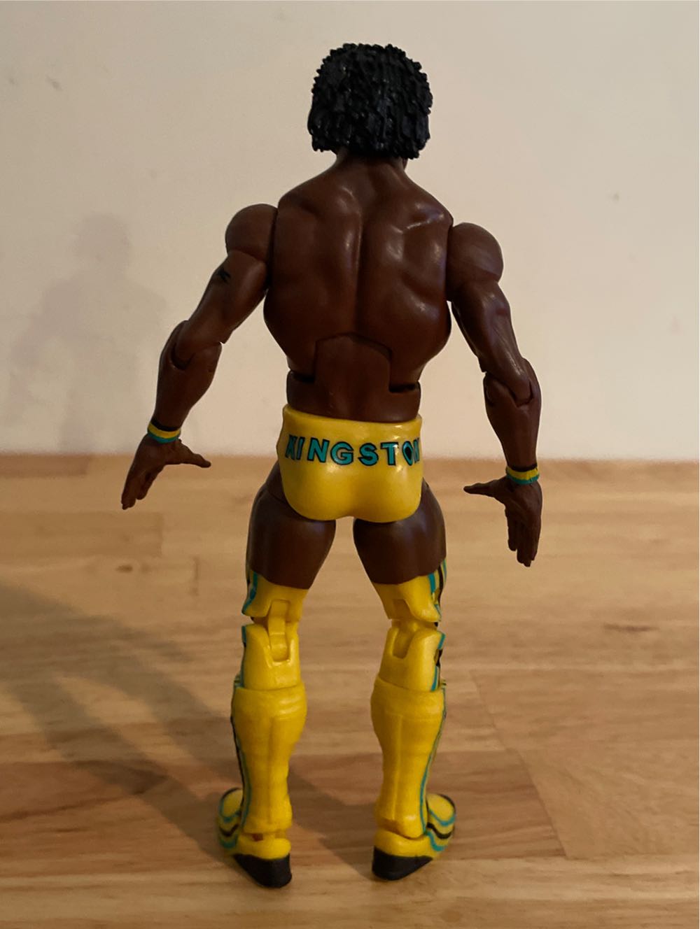 KOFI KINGSTON - WWE ELITE COLLECTION DECADE OF DOMINATION SERIES 2 (WITH PANTS OFF, EXCLUSIVE) - Mattel (Attire Date: 2008–2009 @ WWE SmackDown) action figure collectible [Barcode 887961906561] - Main Image 4
