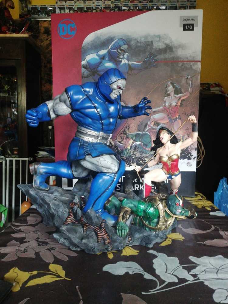 Iron Studios (WONDER WOMAN Vs Darkseid Diorama 1/6)  action figure collectible [Barcode 736532715883] - Main Image 1