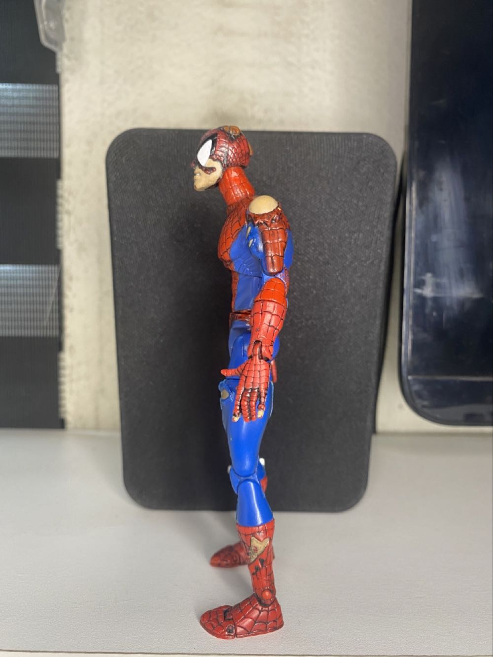 Spider-Man Damaged - Toy Biz (Marvel Legends) action figure collectible - Main Image 3
