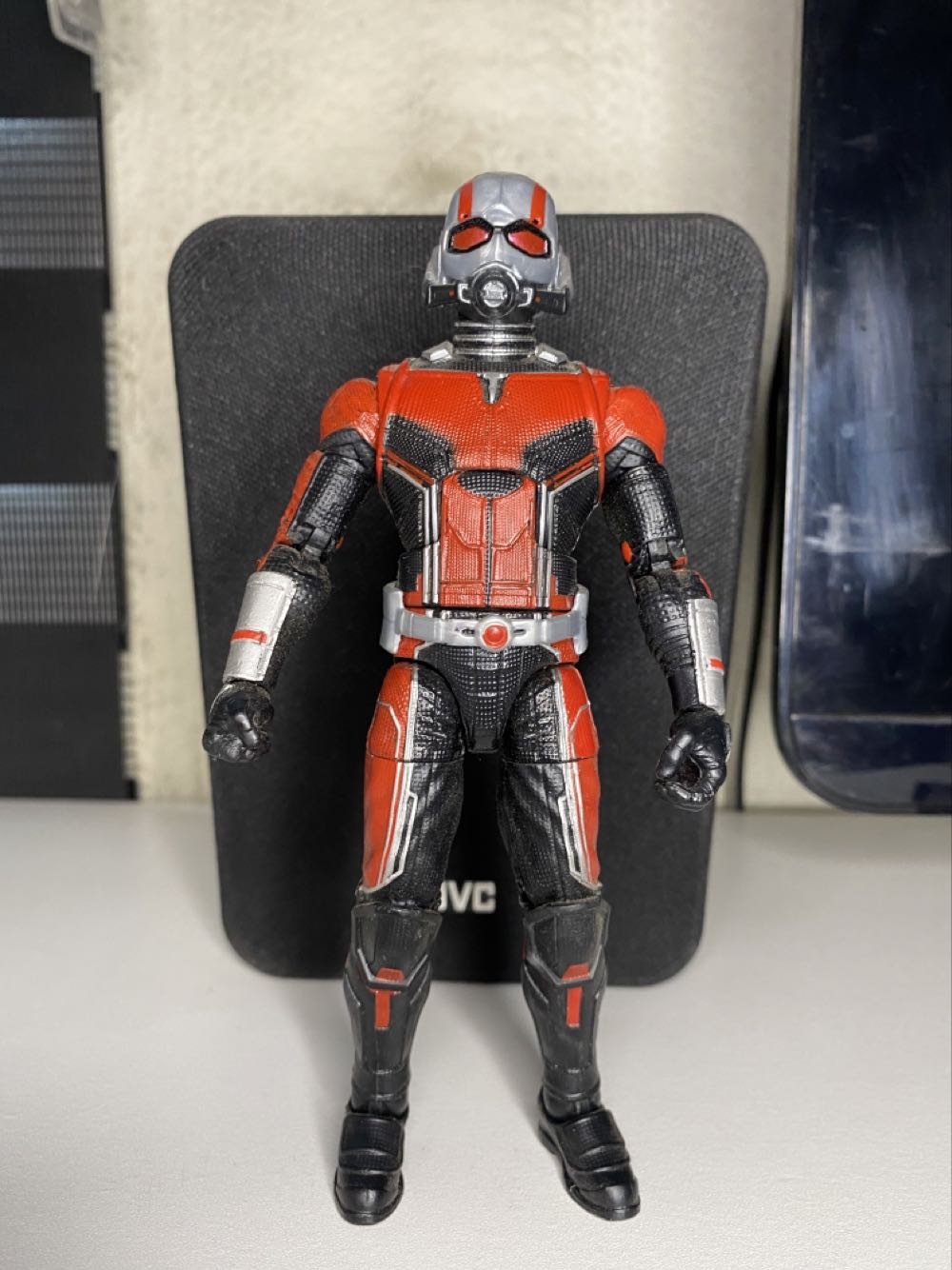 Ant Man (MCU Suit) - Hasbro (Marvel Legends) action figure collectible - Main Image 3