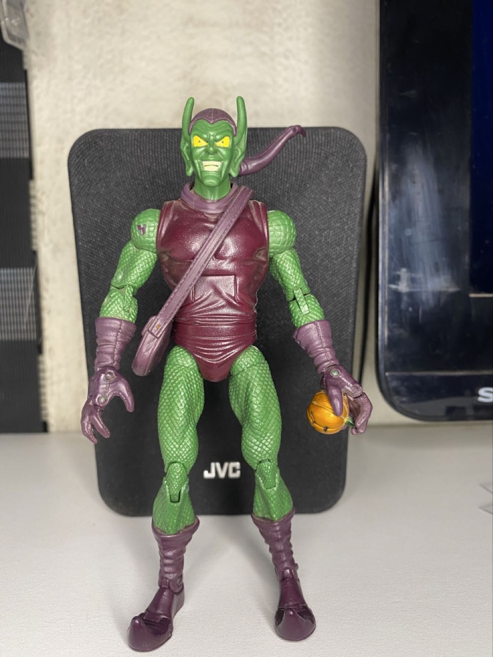 Green Goblin - Toy Biz (Marvel Legends) action figure collectible - Main Image 2