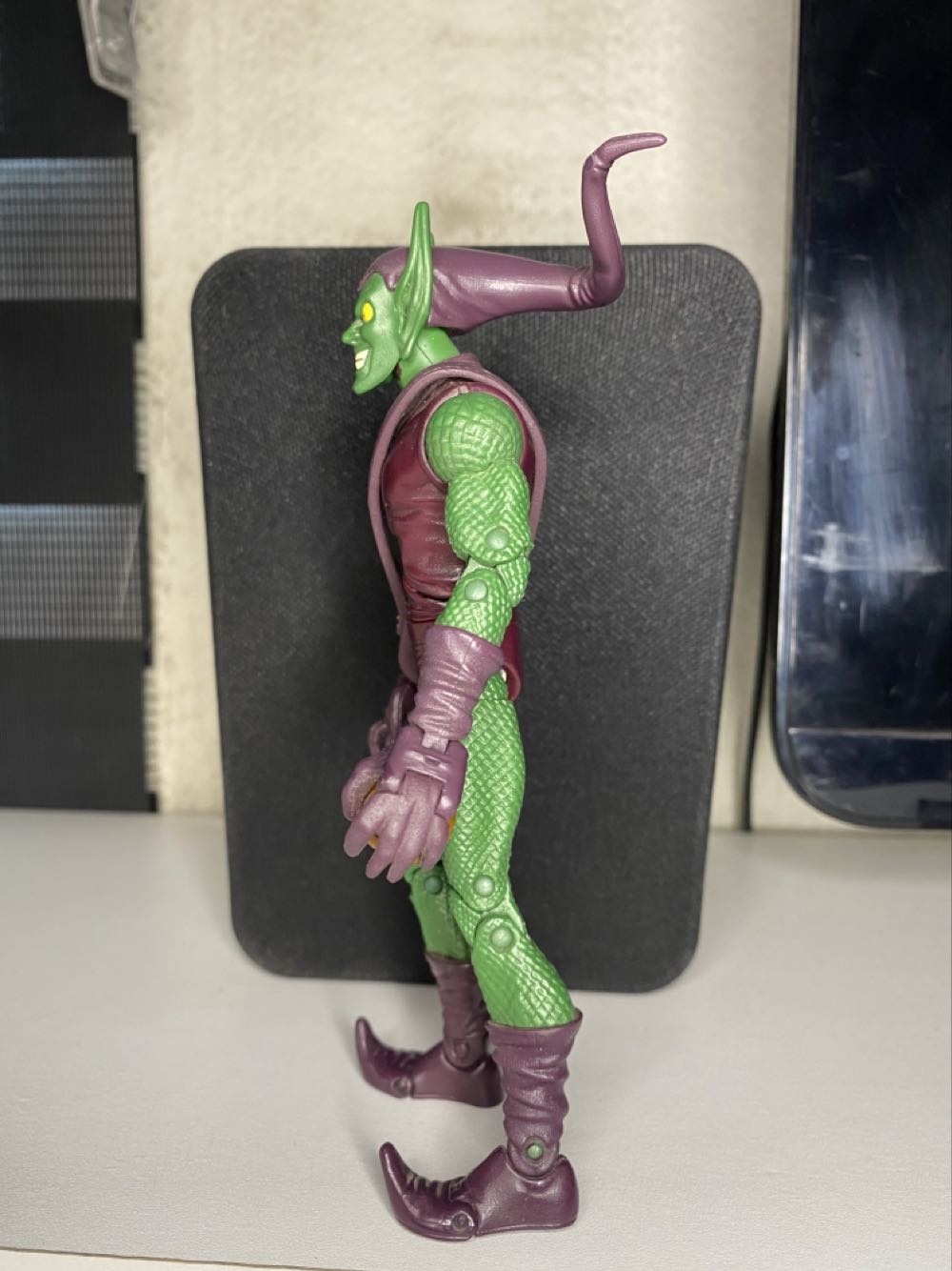 Green Goblin - Toy Biz (Marvel Legends) action figure collectible - Main Image 3